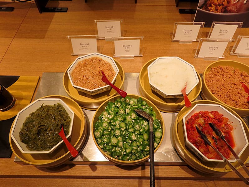 鶏そぼろ、キムチなど