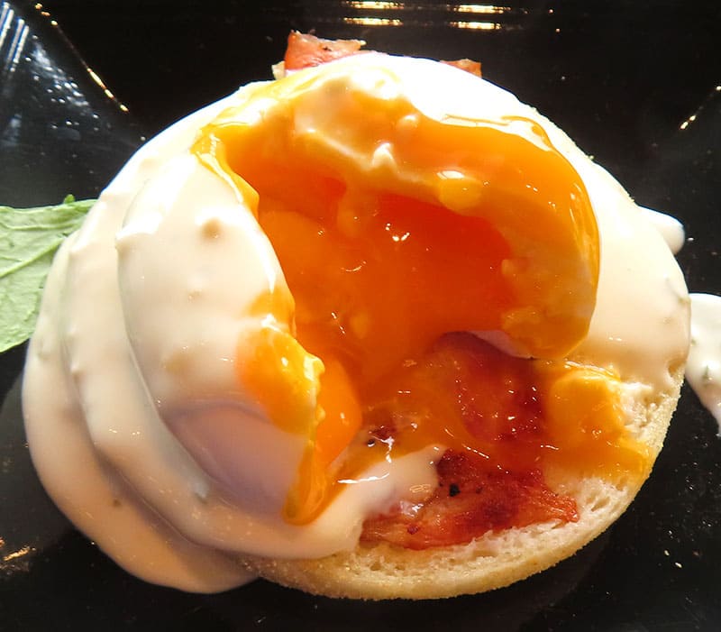 エッグベネディクト